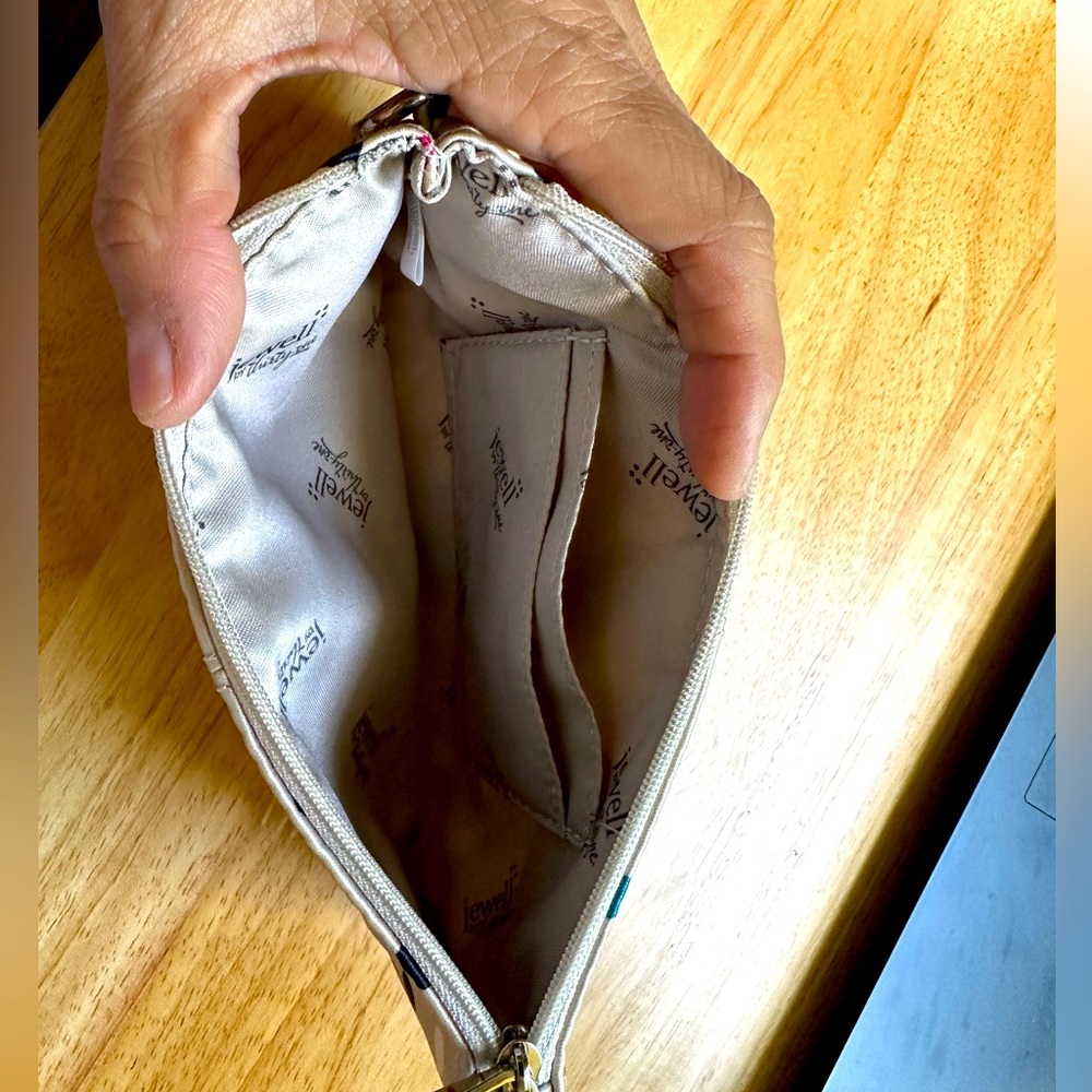 JEWELL BY THIRTY ONE - Small wristlet / clutch. - Picture 6 of 8